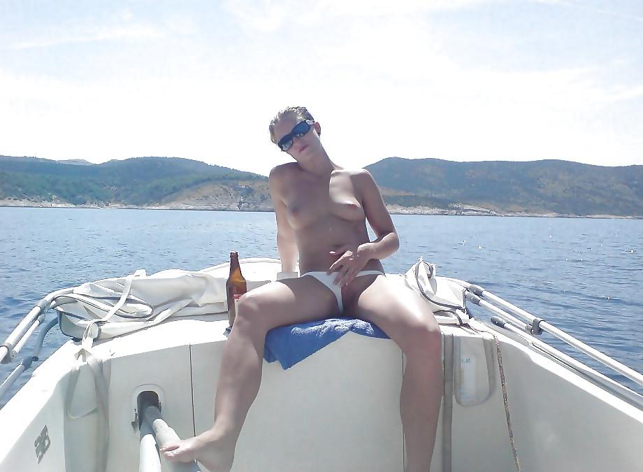 25P Erotic Babes on a Boat - Session 1