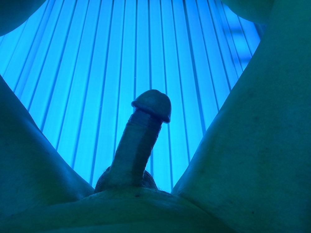 9P Im solarium geil gewichst 