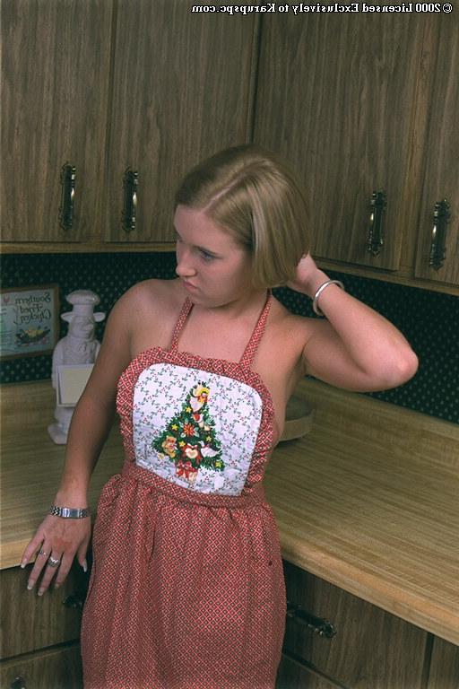 16P Undressing babe Cricket caught on camera while cooking in her kitchen