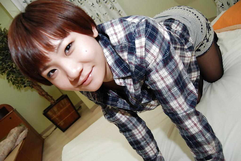 16P Hikaru Nakatani prefers stripping on camera and spreading pussy