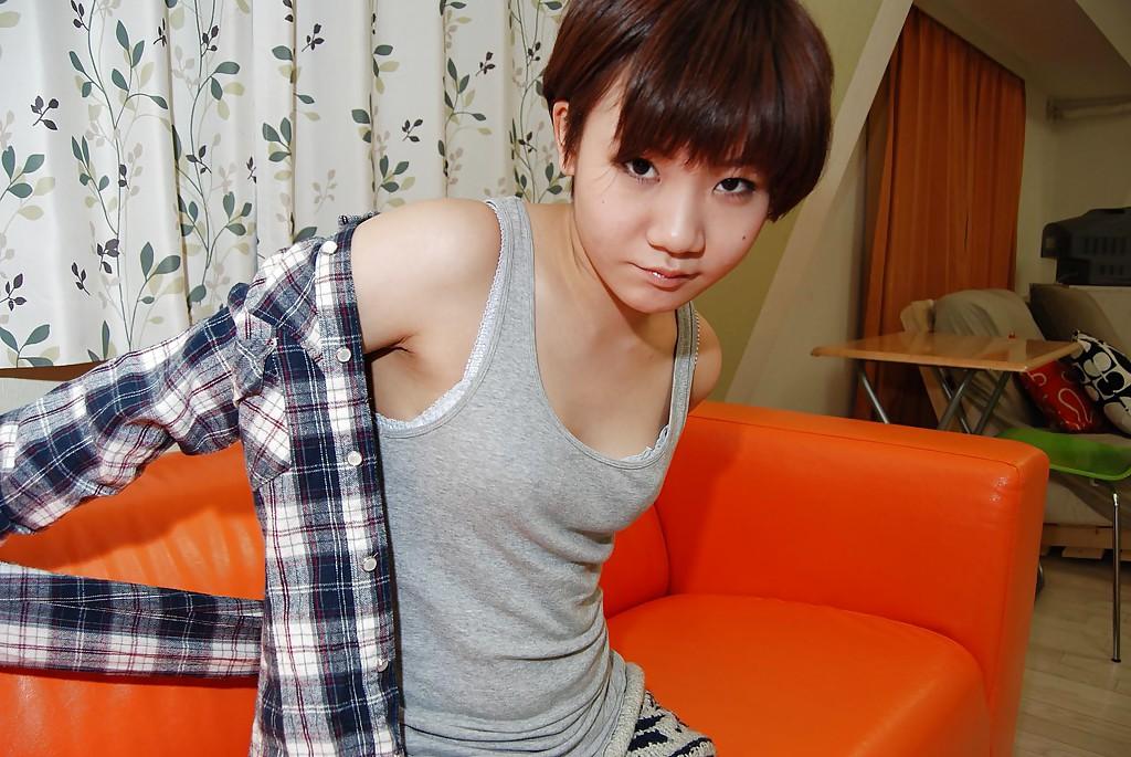 16P Hikaru Nakatani prefers stripping on camera and spreading pussy