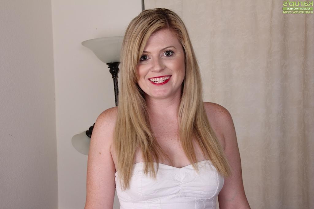 16P Smiling blonde mature Lexi Moore fucks her tight hole using dildo