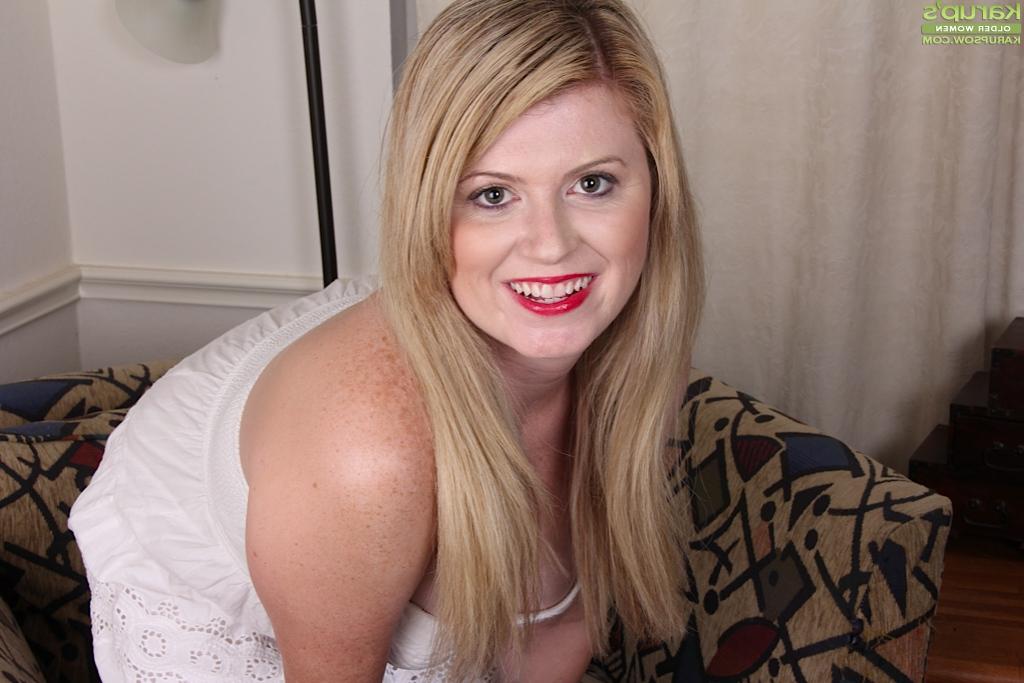 16P Smiling blonde mature Lexi Moore fucks her tight hole using dildo