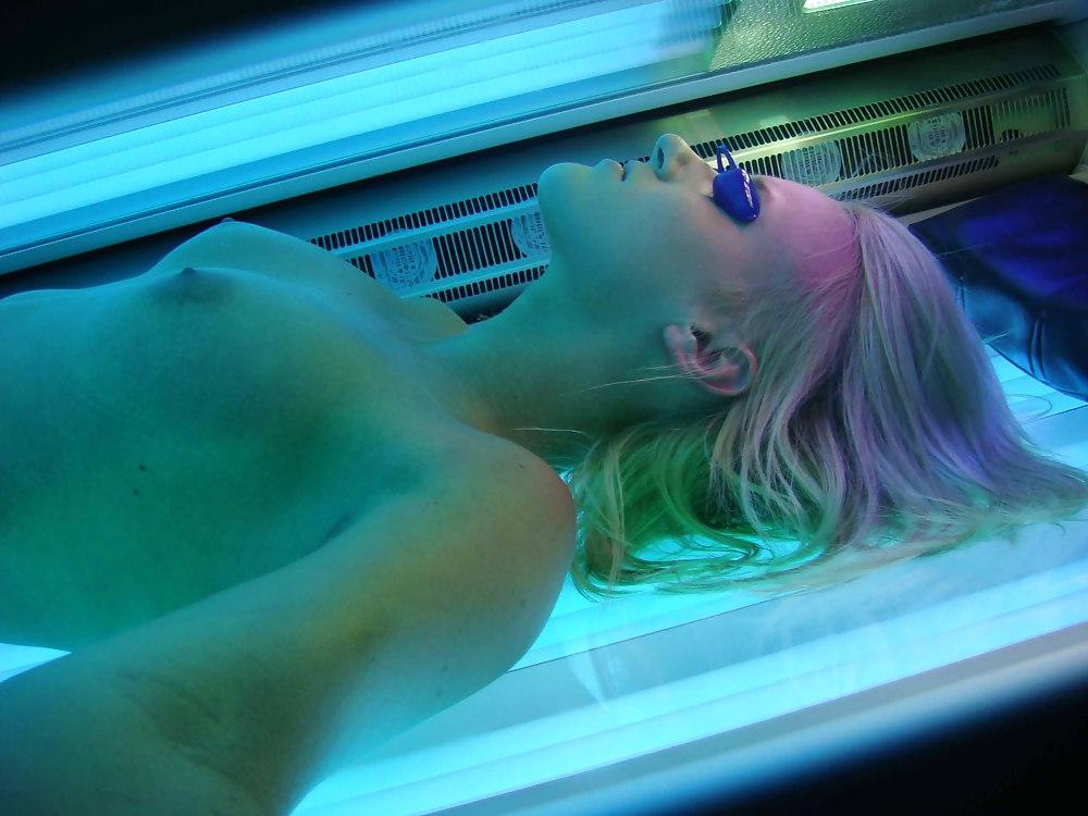 16P Blonde teen in the Solarium