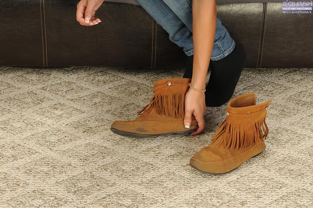16P Cute blonde first timer Madina Angel removing boots and ripped jeans