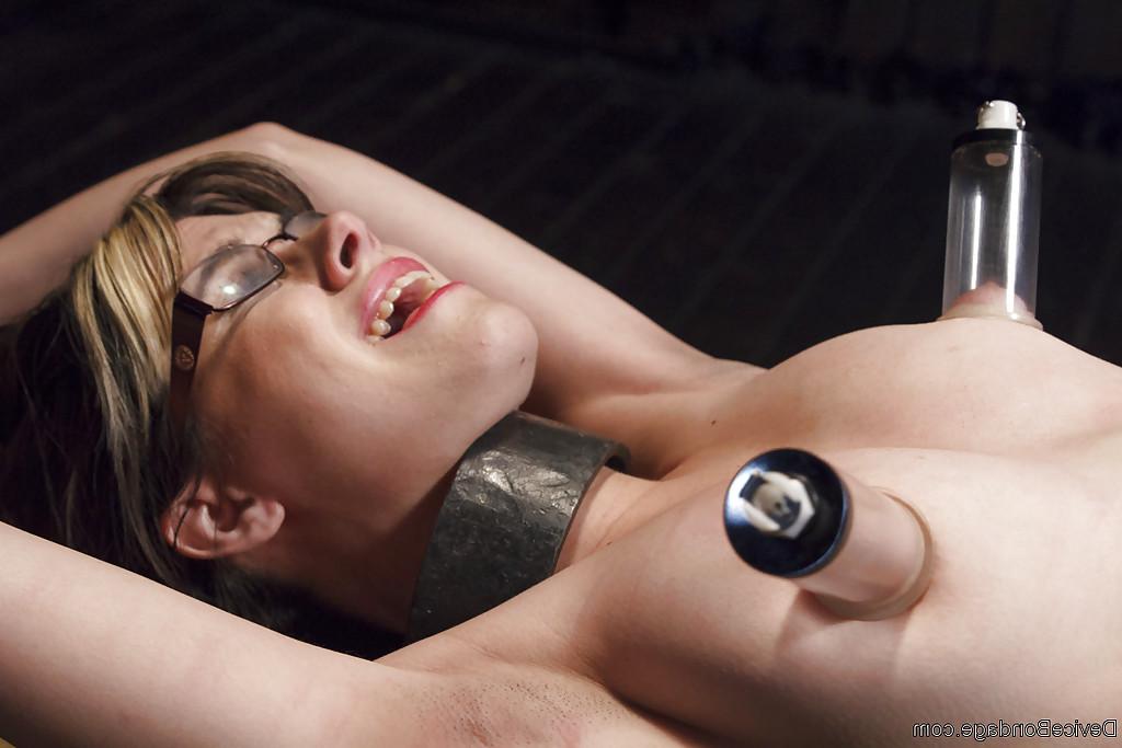 16P Nerdy teen Katt Anomia orgasms while getting fucked by machine