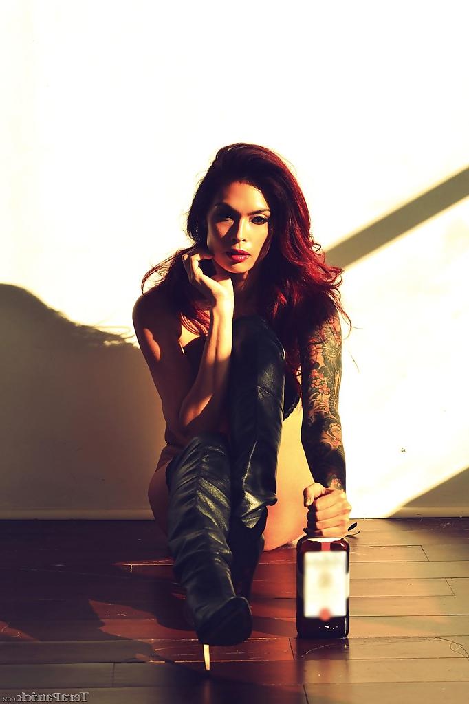 12P Tattooed MILF Tera Patrick displays perfect big tits while posing in boots