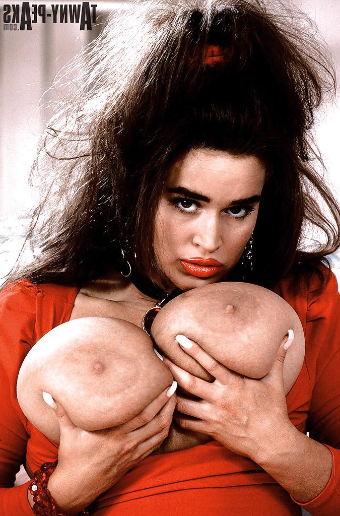 16P Solo girl Tawny Peaks unleashes massive hanging MILF pornstar breasts