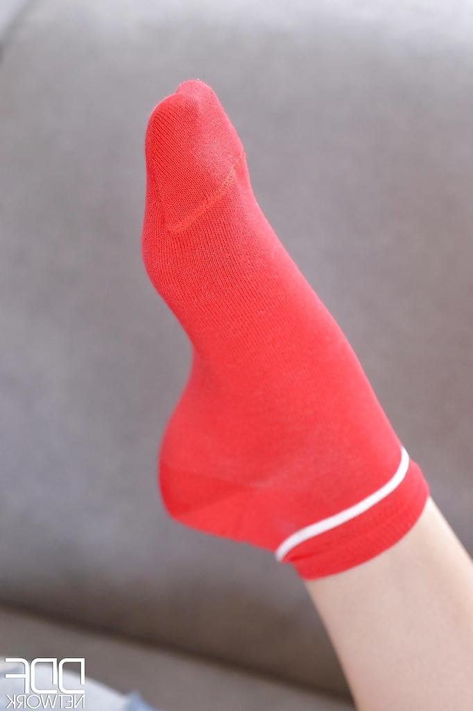 16P Leggy solo girl Ariana Brown removing socks and glasses before masturbating