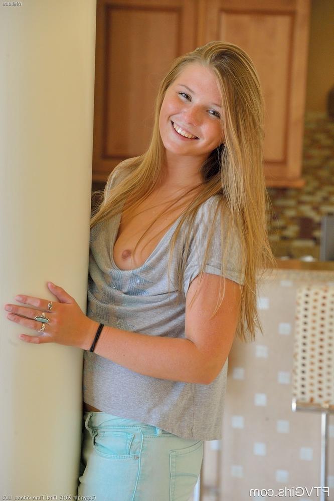 15P Fully clothed sweetie pulls down jeans on lawn before masturbating inside
