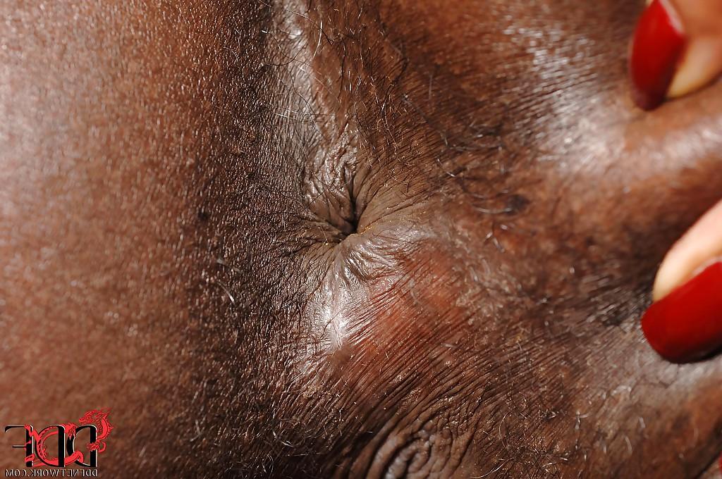 16P Cute ebony babe Jasmine pours a lot of oil into her anal hole