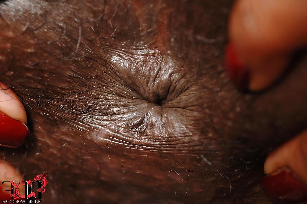 16P Cute ebony babe Jasmine pours a lot of oil into her anal hole
