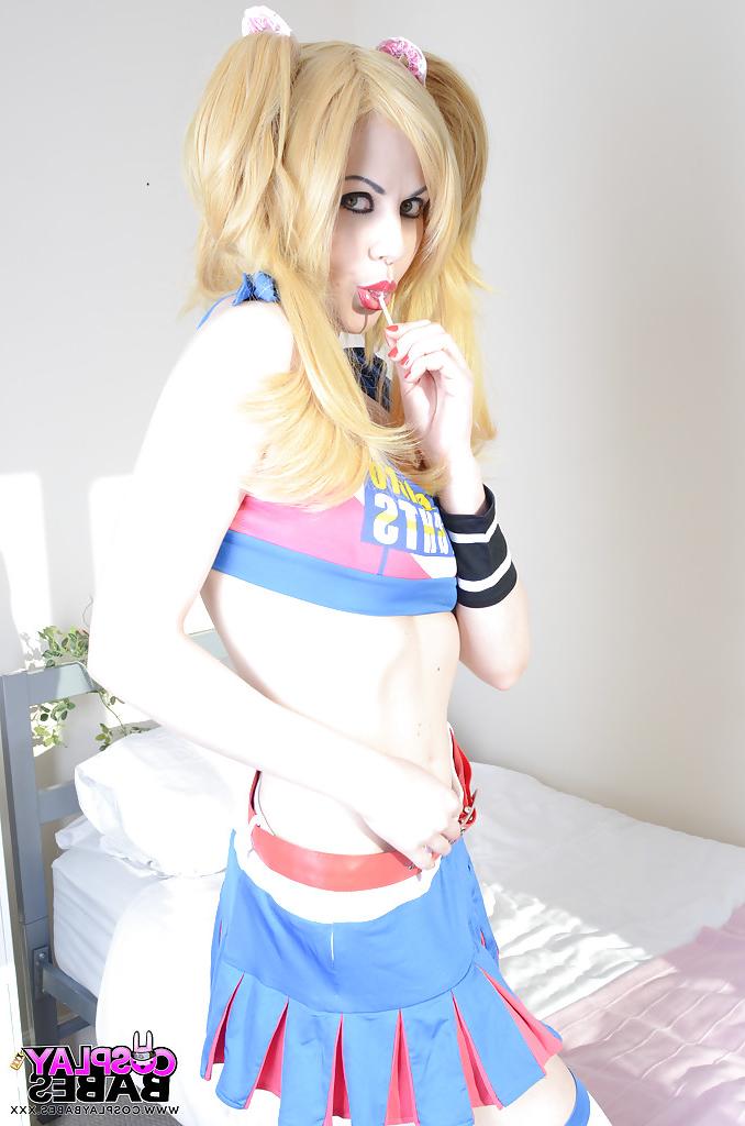 16P Blonde cosplay cutie Tina Fay masturbating shaved vagina with lollipop
