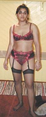 25P Indian girl sex posing