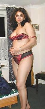 25P Indian girl sex posing