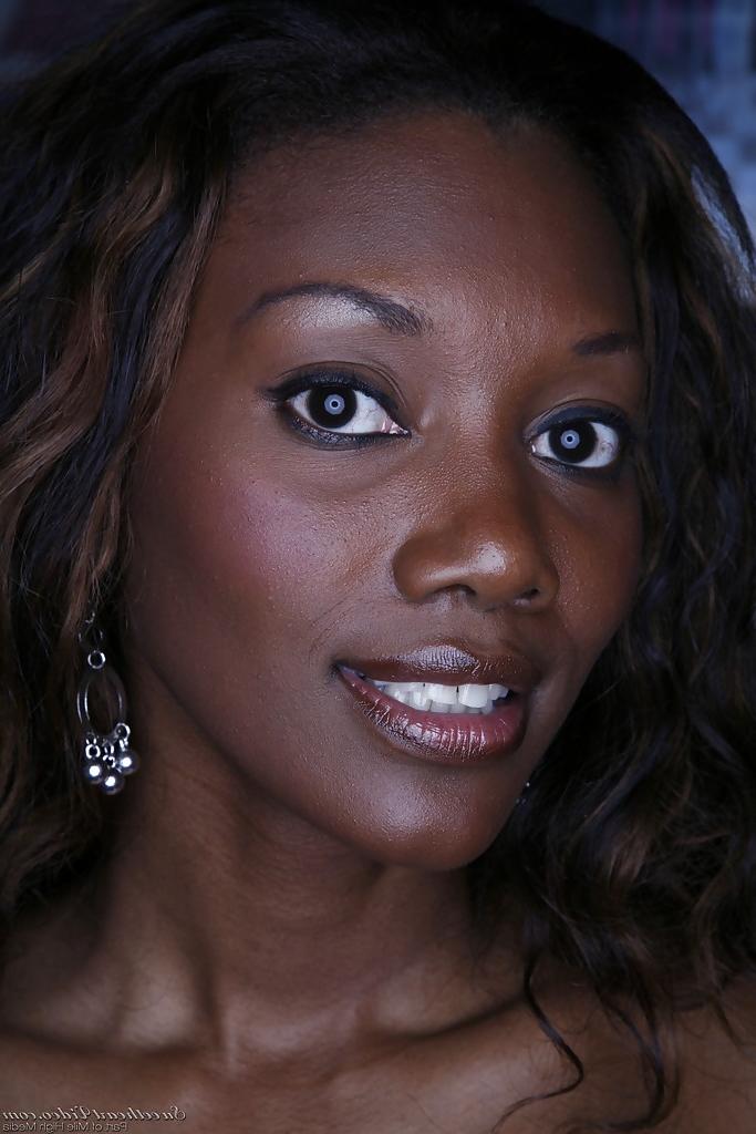 16P Seductive ebony chick Nyomi Banxxx slipping off her pink lingerie