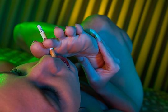 19P Smoking Feet