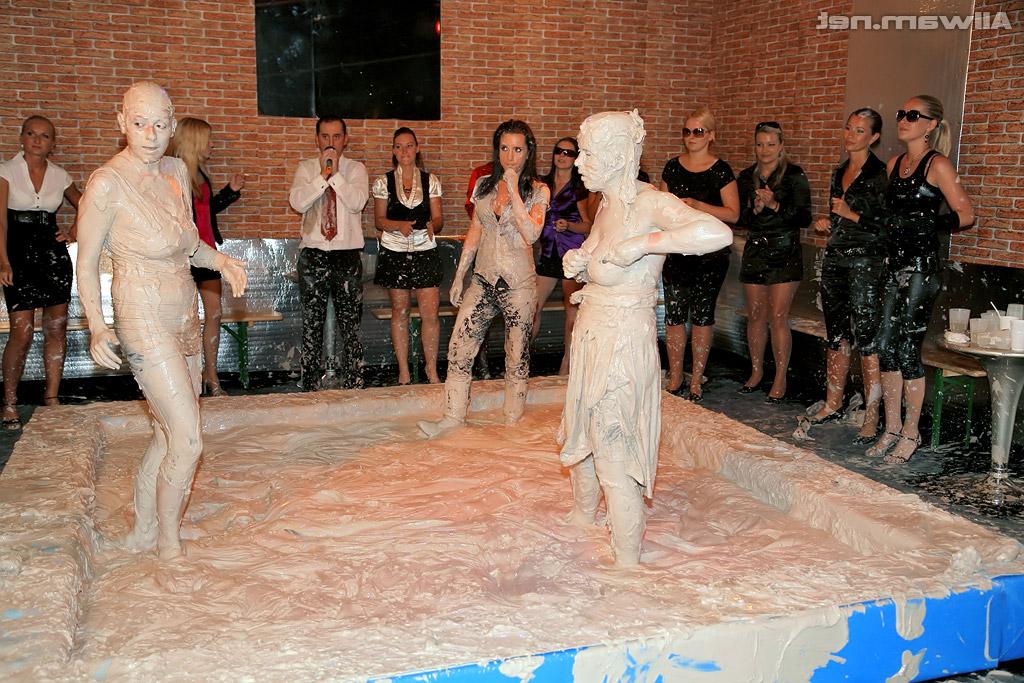 16P Arousing european fashionistas make some messy catfight action