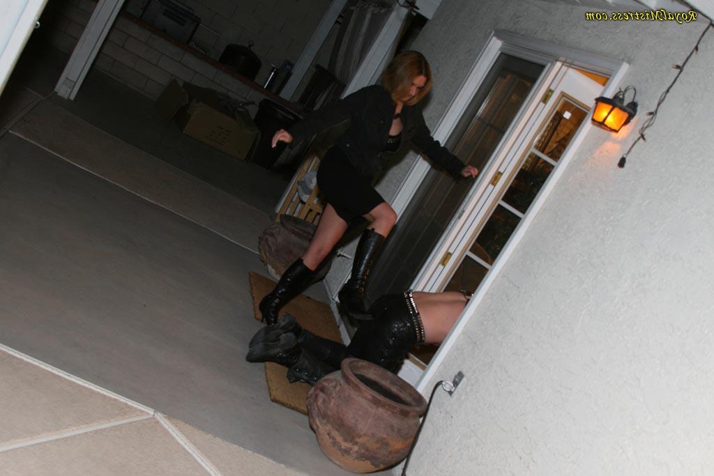 12P Willing femdom subs in foot fetish worship of boots and high heels