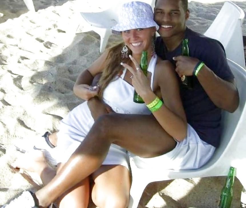 25P White Wives On Summer Vacation