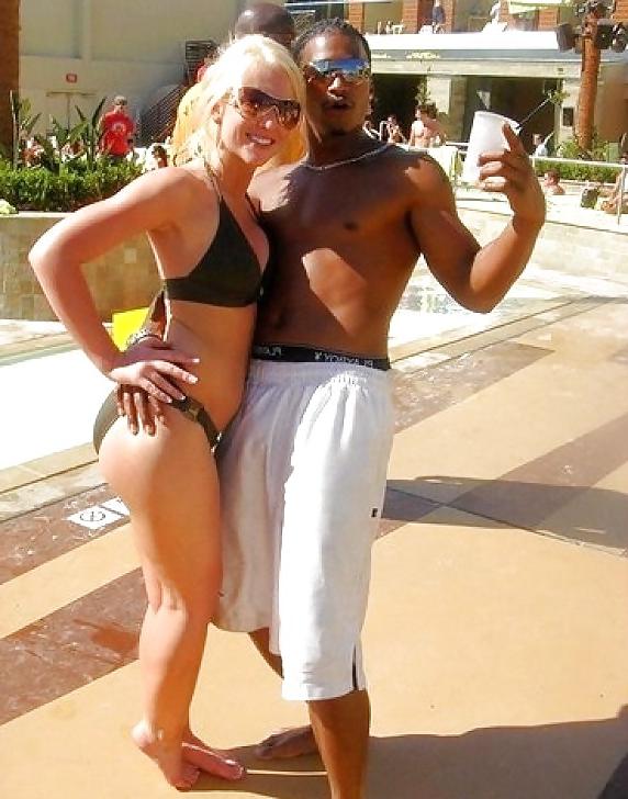 25P White Wives On Summer Vacation