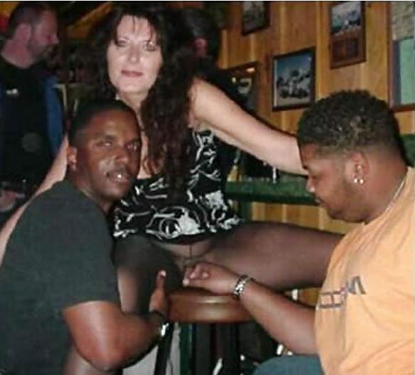 25P White Wives On Summer Vacation