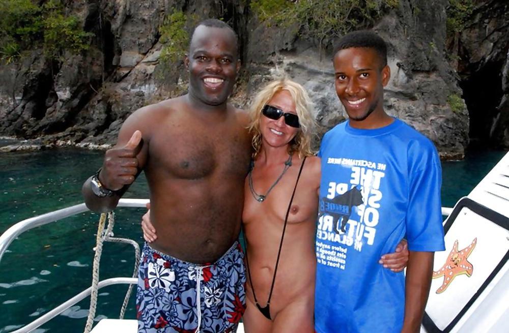 25P White Wives On Summer Vacation
