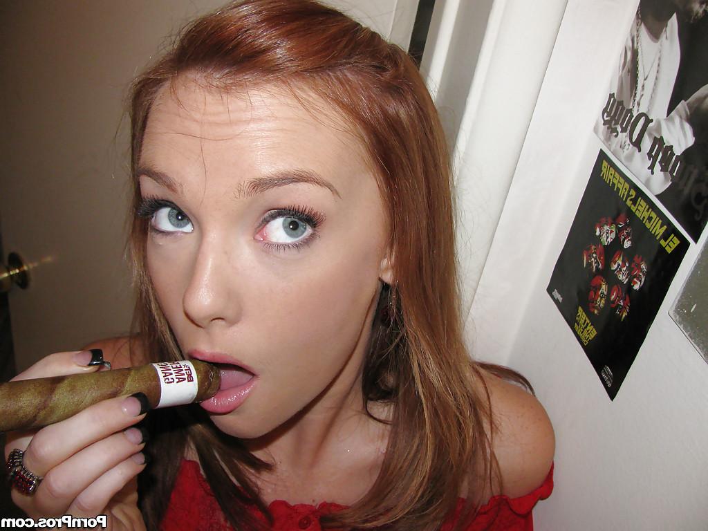 16P Redheaded amateur Dani Jensen demonstrating her stunning body