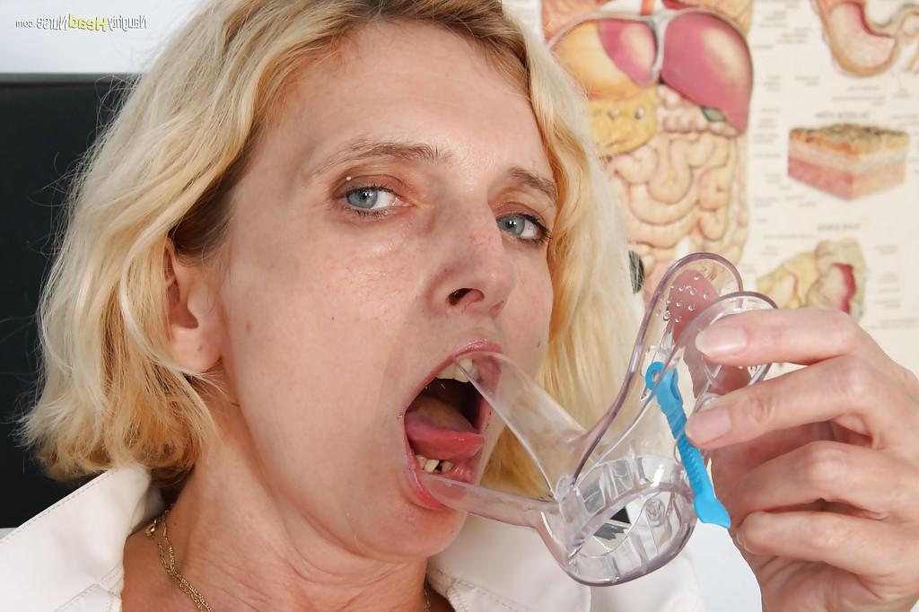 16P Mature slut in stockings playing with a big vibrator and a speculum