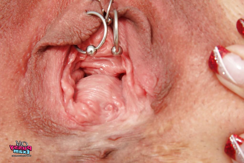 16P Nasty granny in glasses masturbating her muff and pissing