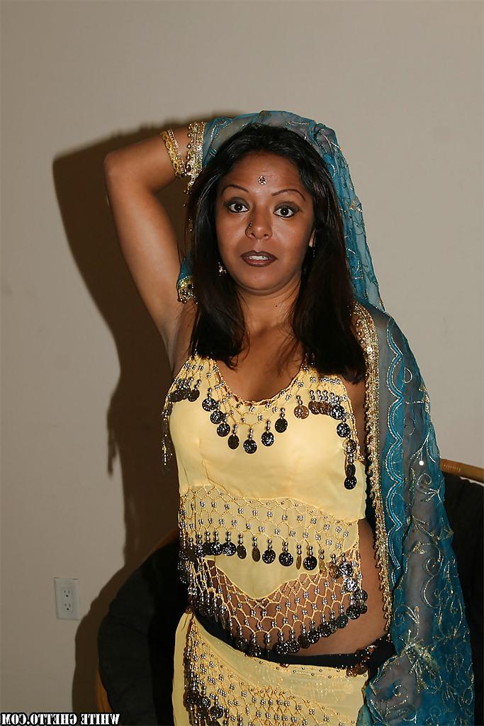 16P Lustful indian lady uncovering her nice tits and hairy pussy
