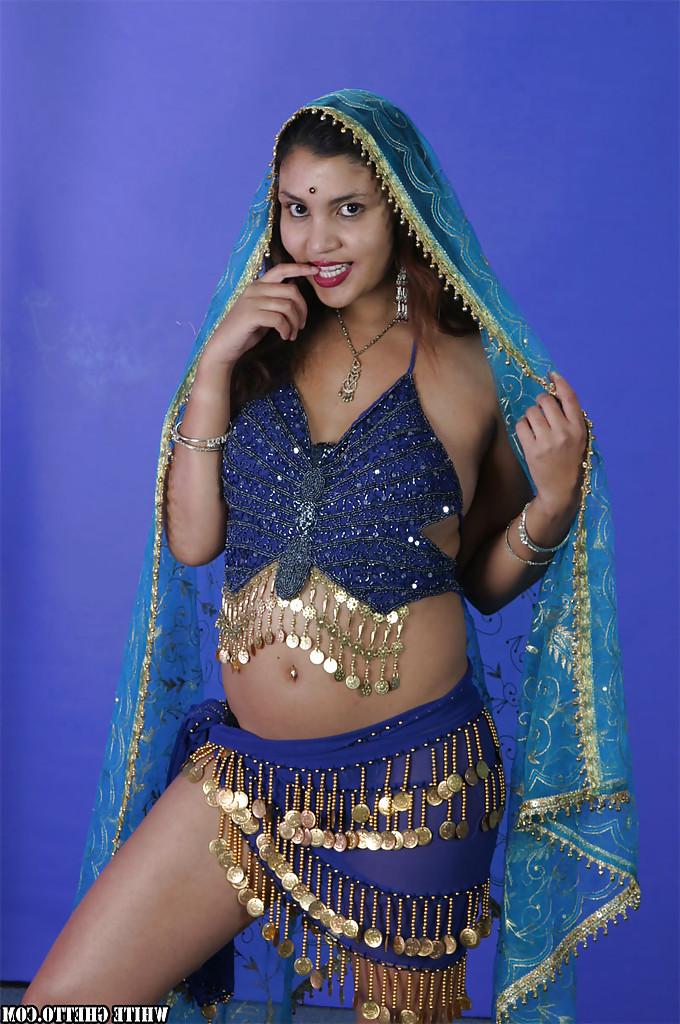 16P Sexy indian babe on high heels slowly uncovering her tempting curves