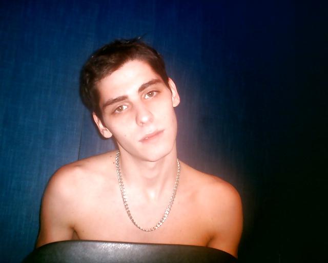 9P Un cuplu timid