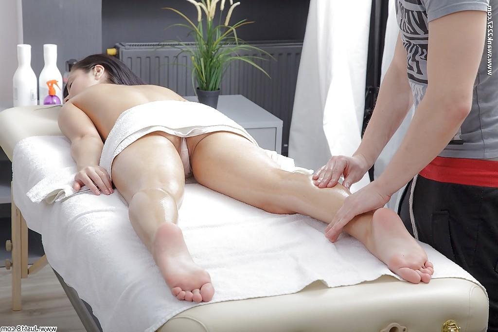 16P Hung masseuse fills teen Betty V's young cunt with his massive schlong