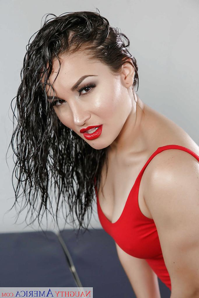 16P Superb brunette nude model Gabriella Paltrova presents her fine assets