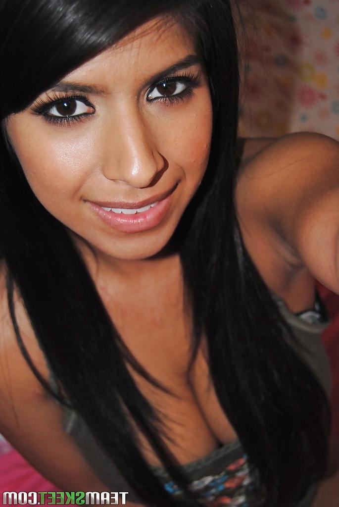 16P Bosomy latina amateur Layla Rose masturbating her pussy on the bed