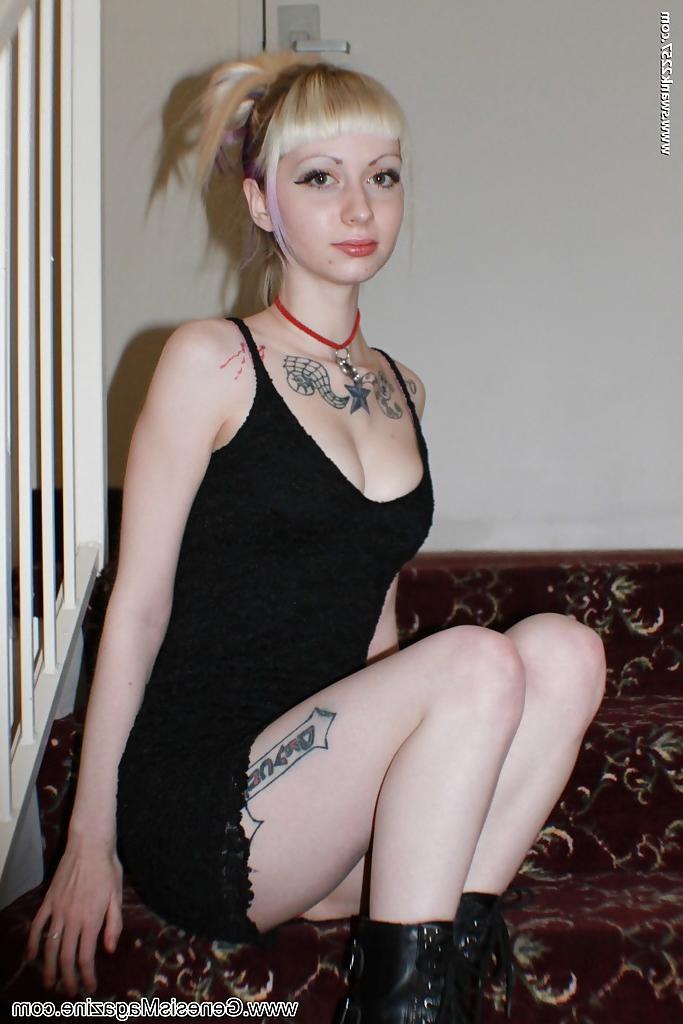 16P Alternative babe Symone posing for non nude pics in boots and black dress