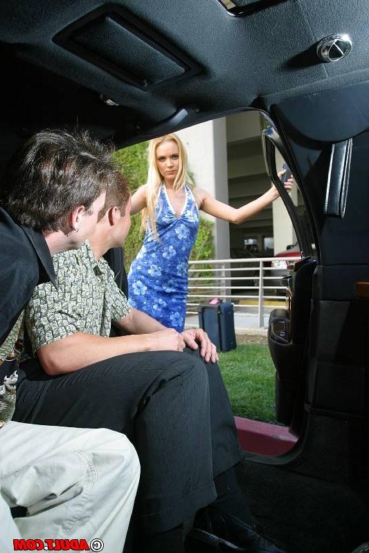 16P Chippy blonde amateur serves two stiff dongs at the limo's back seat