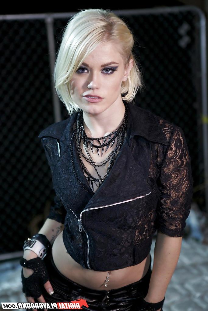 16P Babe teen Ash Hollywood poses in her stunning rockstar-like lingerie