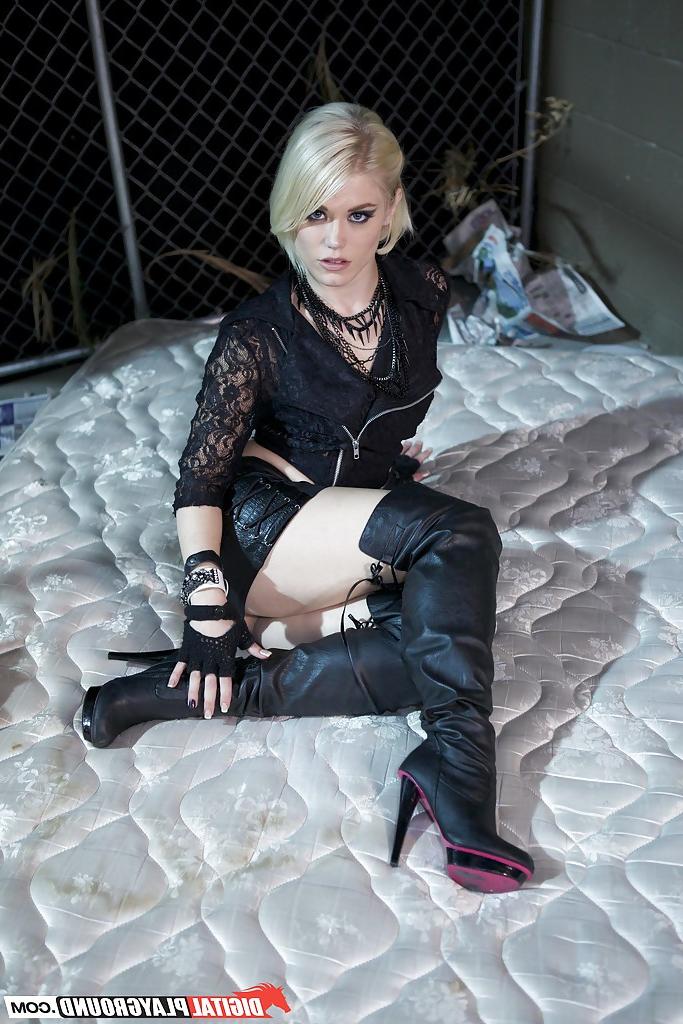 16P Babe teen Ash Hollywood poses in her stunning rockstar-like lingerie
