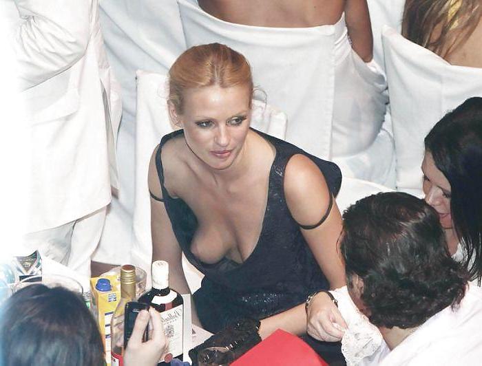 15P Voyeur sexy tits