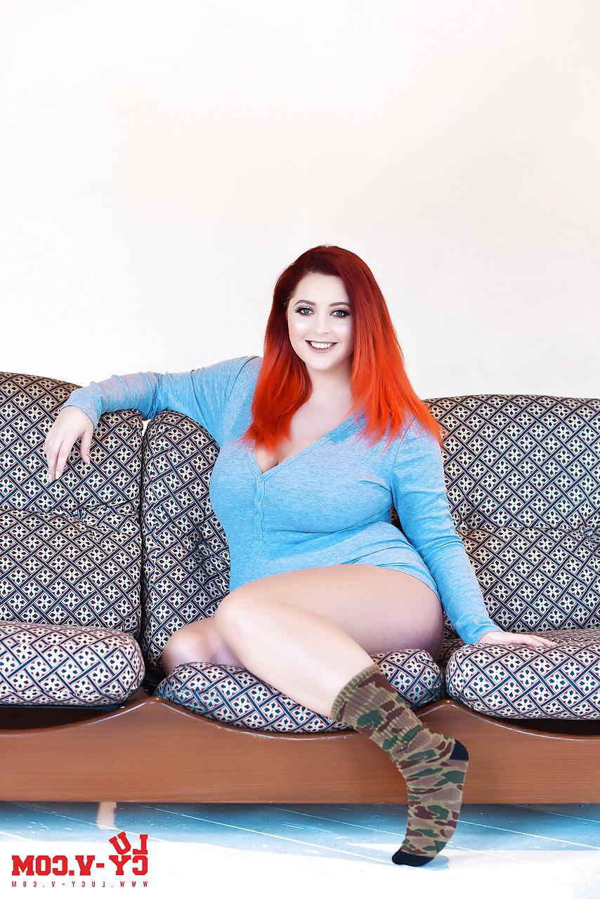 16P Hot redhead mature fatty Lucy V exposing her massive boobs and big round ass