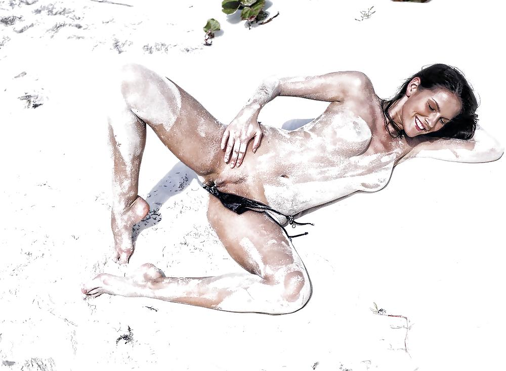 25P Erotic Beach Babes - Session 3