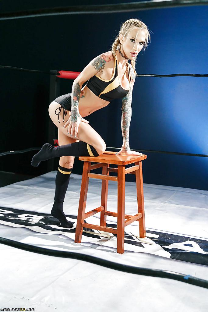16P Tatted blonde Sarah Jessie releasing round tits from sports bra
