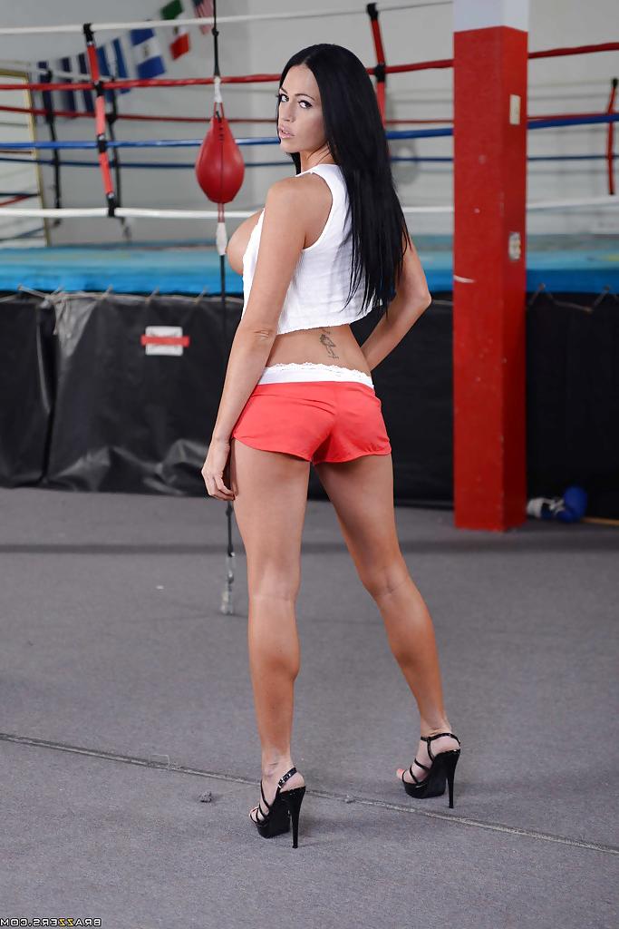 16P Sporty vixen Aryana Augustine stripping and spreading her legs