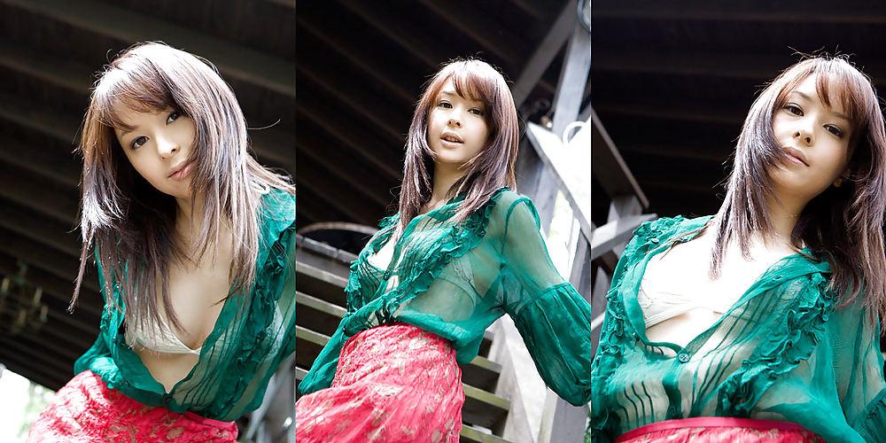 25P Japanese Bikini Babes-Eri Otoguro