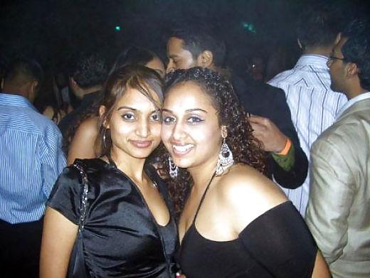 20P Indian Girls Pics Taken In a Bangalore Pub