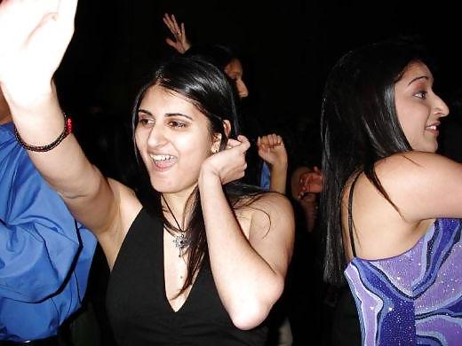 20P Indian Girls Pics Taken In a Bangalore Pub