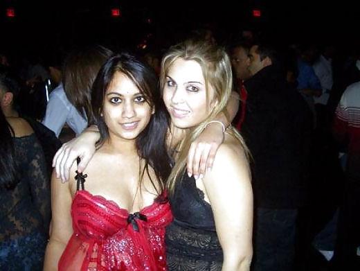 20P Indian Girls Pics Taken In a Bangalore Pub
