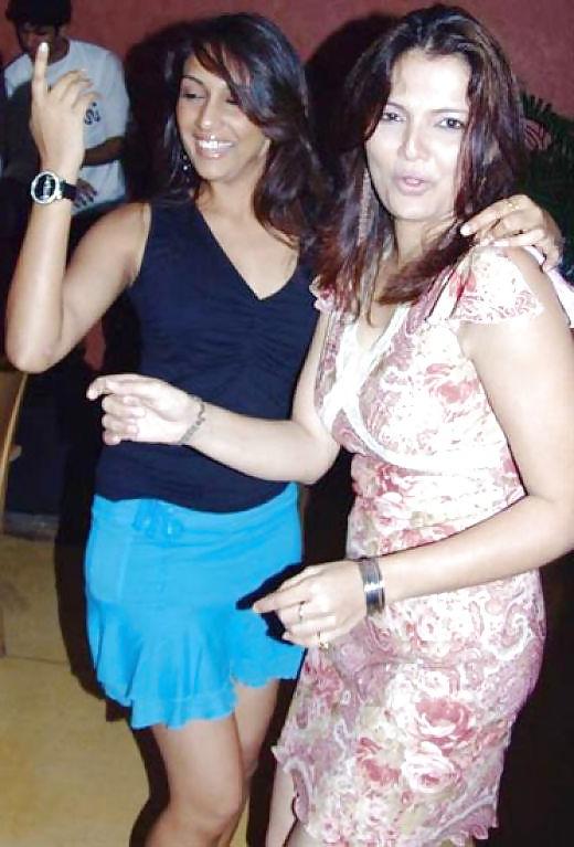 20P Indian Girls Pics Taken In a Bangalore Pub